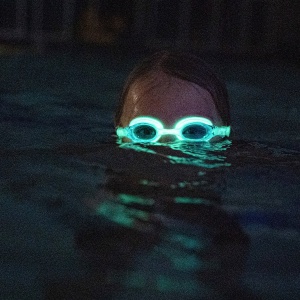 Finis - ochelari inot vizibilitate sporita pentru copii FlowGlows (Glow in the dark) Goggles - verde - Img 2