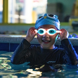 Finis - ochelari inot vizibilitate sporita pentru copii FlowGlows (Glow in the dark) Goggles - albastru - Img 10
