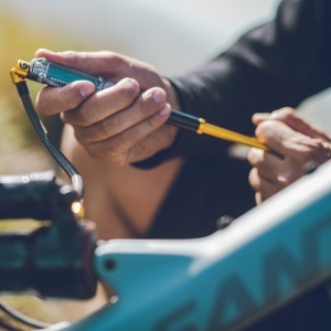 Lezyne - mini pompa - Hand Pump Shock Drive - 350 psi | 24.1 bar - black I gold - 14 cm - Img 4
