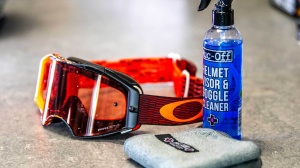 Muc-Off Solutie de curatat ochelari, casti, vizor 35ml - Img 2