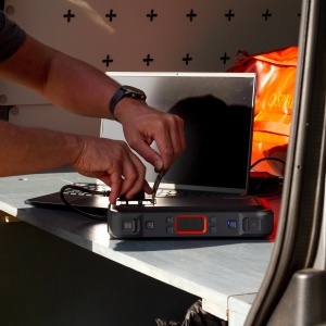 Nebo - Acumulator extern pornire cu functie de redresor auto, Ultimate Jump Starter, capacitate 15 Ah - Img 10