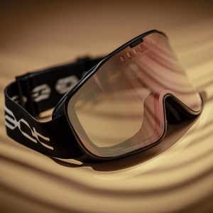 Ochelari de schi electro fotocromatici React Swiss SIGHT - lentila Ruby si rama neagra - Img 3
