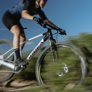 Orbea Alma M10 - bicicleta MTB hardtail XC 29" - culoare custom MyO albastru-portocaliu - Img 6