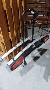 Suport biciclete Menabo Merak Tilting pentru 2 biciclete cu prindere pe carligul de remorcare
