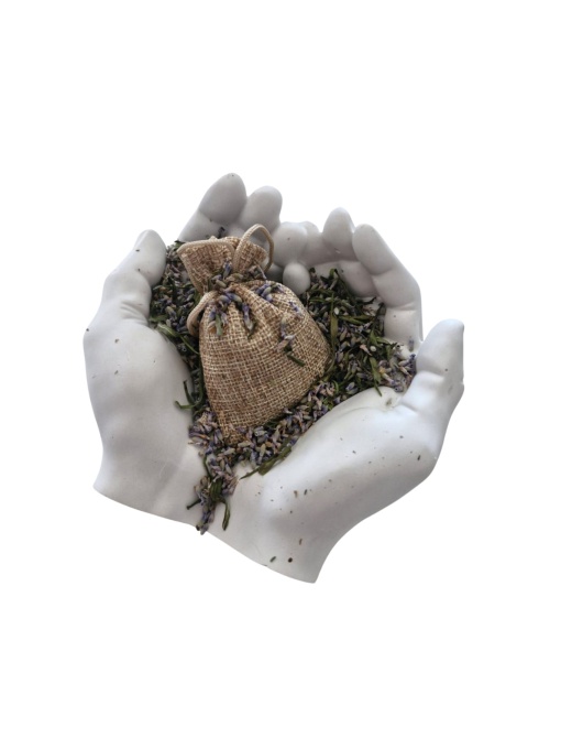 Decoratiune maini cu flori de lavanda