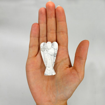 inger sculptat in pietre semipretioase