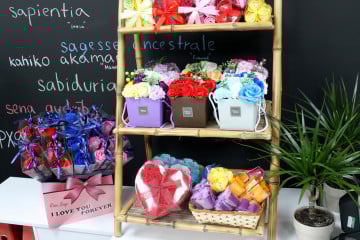set cadou flori de sapun