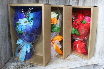 buchet flori de sapun in cutie