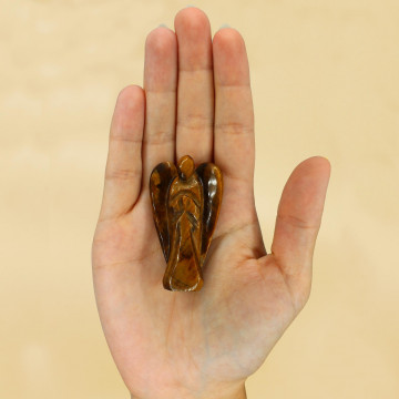 inger sculptat in pietre semipretioase