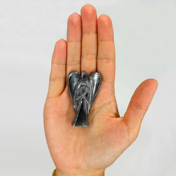 inger sculptat in pietre semipretioase