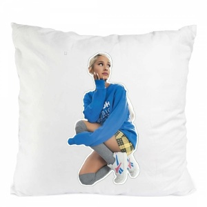 PERNA CU ARIANA GRANDE 02