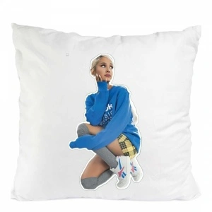 PERNA CU ARIANA GRANDE 02