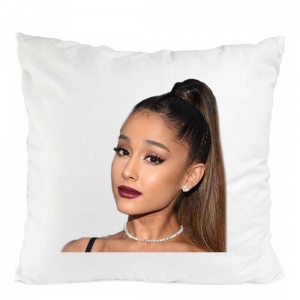 PERNA CU ARIANA GRANDE