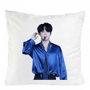 PERNA CU JUNGKOOK BTS K-POP