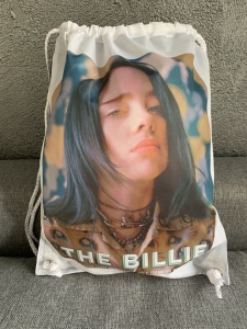 RUCSAC CU BILLIE ELISH