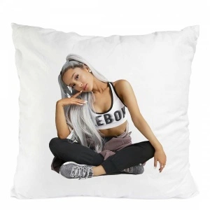 PERNA ARIANA GRANDE 01