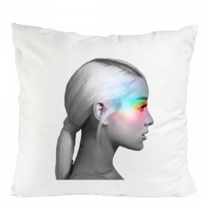 PERNA CU ARIANA GRANDE