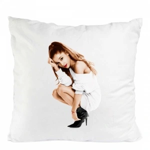 PERNA ARIANA GRANDE 02
