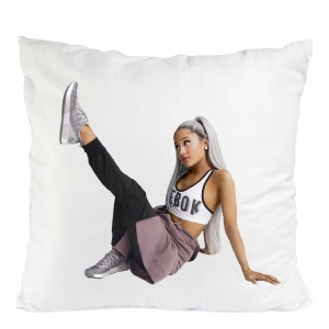 PERNA ARIANA GRANDE 03