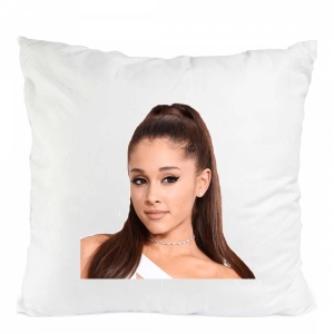 PERNA CU ARIANA GRANDE 01