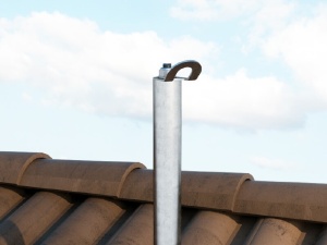 Punct de ancorare pentru instalarea structurilor din lemn, beton, tabla si pe acoperisuri