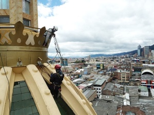 Punct de ancorare pentru lucrare la inaltime si in suspensie ideal pentru structuri din lemn, beton si otel, pe suprafete plane, inclinate, verticale
