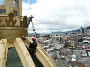 Punct de ancorare pentru lucrare la inaltime si in suspensie ideal pentru structuri din lemn, beton si otel, pe suprafete plane, inclinate, verticale