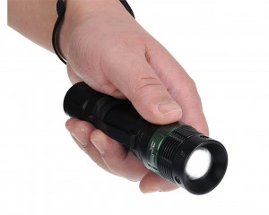 Lanterna tactica de 180 lumeni, lungime raza 300m