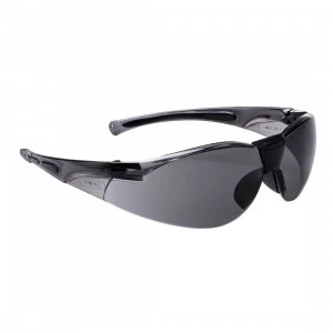 Ochelari cu lentile fumurii, brate negre, lentile curbate, snur inclus