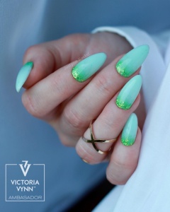 Mega Base Mint Victoria Vynn 8 ml Rubber Base - Img 4