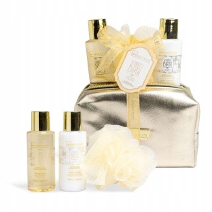 Set cadou SPA cu geanta cosmetica, IDC Institute, aroma de vanilie si lemn de sandal, contine gel de dus 100ml, lotiune de corp 70ml, burete si o geanta practica pentru calatorii, hidratare si relaxare
