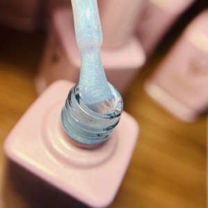 Shimmer Rubber Base Vinimay #059 - 15 ml alb laptos cu particule albastre si aurii - Img 6