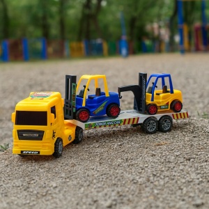 Set 3 masinute, Camion cu frictiune si 2 x mini masini, cabina galbena - Img 3