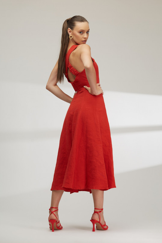 Lady in linen (FIRE)