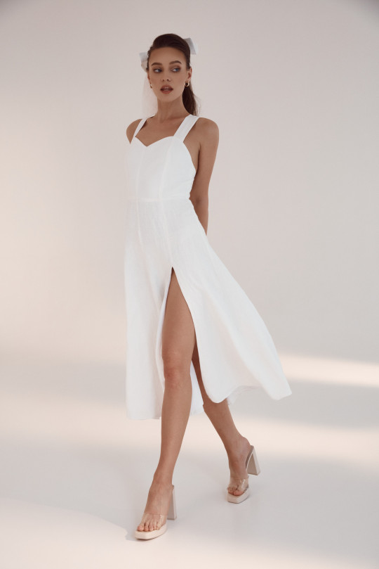 Lady in linen