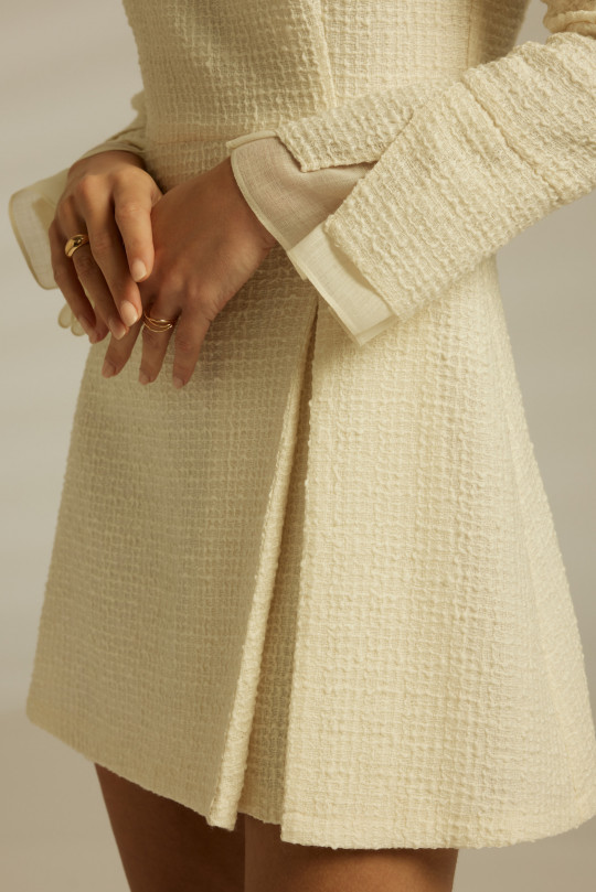 CALL ME GIRLISH / Rochie scurta din tweed alb cu maneci lungi si slit fals - Img 4