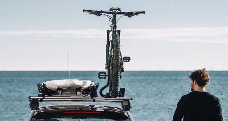 Cum transporți biciclete pe plafonul mașinii — tipuri de sisteme de montare și ce să știi