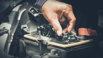 Ghid complet pentru alegerea și schimbarea bateriei auto atunci când se descarcă