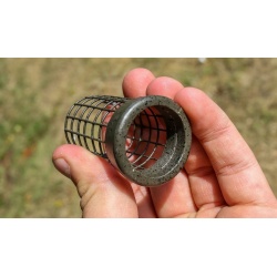 Preston, Cosulet Sarma, Distance Cage Feeder