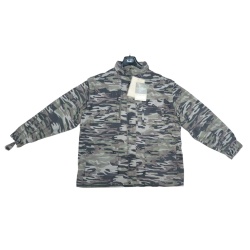 Univers, Jacheta Camo, Maneci Detasabile