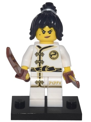 coltlnm-2 The Ninjago Movie- Spinjitzu Training Nya met dolk voetstuk NIEUW *0M0000