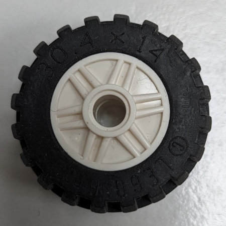 55981c05-1 'Wiel 18x14mm met pingat en spaken met band 30.4x14 offset (92402) wit NIEUW *5W000