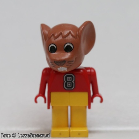 fab9bG Muis 2- Rode trui, gele broek MET CIJFER 8 gebruikt *2R0000