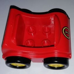 31363c02pb01-5G DUPLO auto met nummer 1 in cirkel (PAKKETPOST) rood gebruikt *