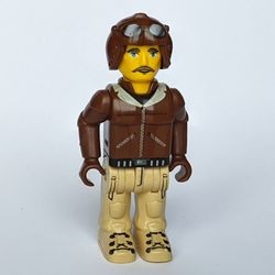 js008G Vliegenier, creme broek en bruine jas gebruikt *0M0000