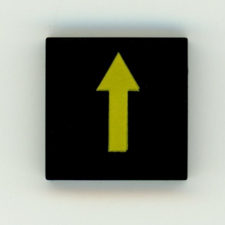 3068bpb0116-11G Tegel 2x2 Gele pijl zwart gebruikt *5T05-31