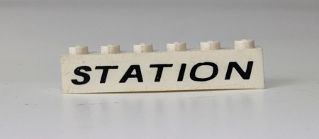 crssprt02pb04-1G Steen 1x6 ZONDER bodemtubes STATION dun en cursief wit gebruikt *5V05-01