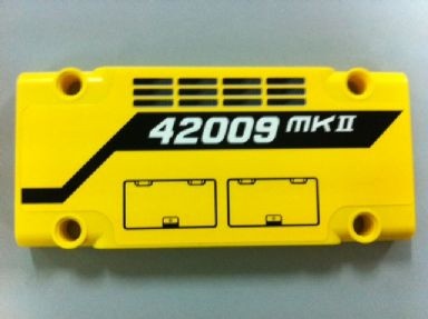 64782pb004-3G Technic, Sierpaneel plat 5x11x1 TEKST: 42009 mkII geel gebruikt *4T087