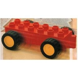 duppull DUPLO Auto Basis 2x6 met gele velgen en zwarte banden rood gebruikt *