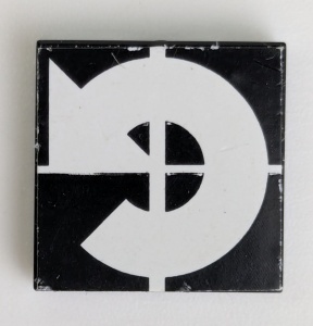 3068pb0337-11G Tegel 2x2 pijl rond op zwarte achtergrond (Sticker) zwart gebruikt *5T05-32